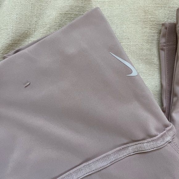 Nike women’s light pink-muave colored leggings - Picture 2 of 6